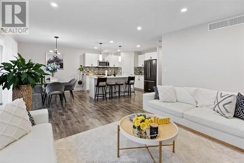 1176 Kamloops, Windsor, ON - Indoor Photo Showing Living Room