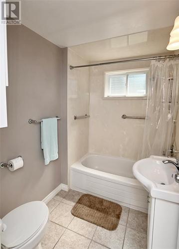 2975 Old Lakeshore Road, Sarnia, ON - Indoor Photo Showing Bathroom