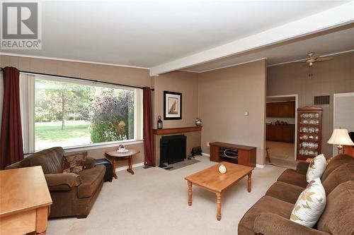 2975 Old Lakeshore Road, Sarnia, ON - Indoor Photo Showing Living Room