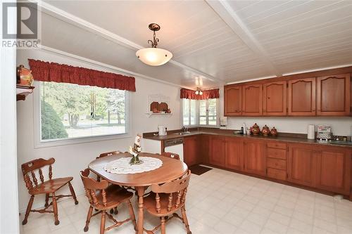 2975 Old Lakeshore Road, Sarnia, ON - Indoor Photo Showing Dining Room