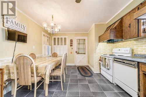 6360 Wyandotte Street East, Windsor, ON - Indoor Photo Showing Kitchen