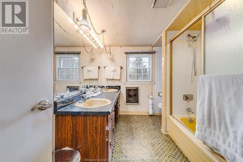 6360 Wyandotte Street East, Windsor, ON - Indoor Photo Showing Bathroom