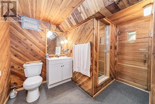 6360 Wyandotte Street East, Windsor, ON - Indoor Photo Showing Bathroom