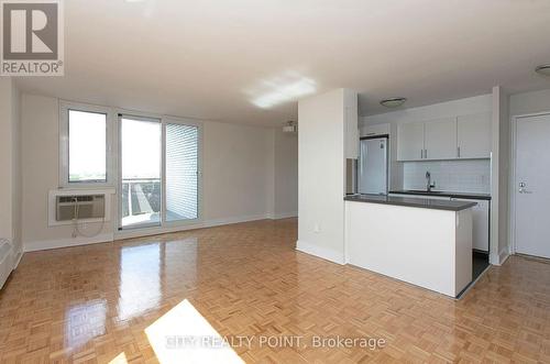 402 - 485 Huron Street, Toronto, ON - Indoor Photo Showing Kitchen