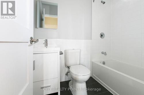 402 - 485 Huron Street, Toronto, ON - Indoor Photo Showing Bathroom