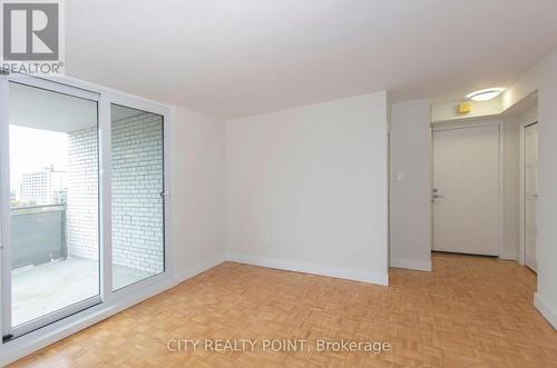 402 - 485 Huron Street, Toronto, ON - Indoor Photo Showing Other Room