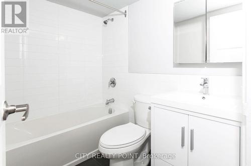 402 - 485 Huron Street, Toronto, ON - Indoor Photo Showing Bathroom