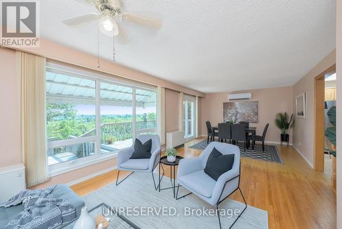 13074 Fallbrook Trail, Halton Hills, ON - Indoor Photo Showing Living Room