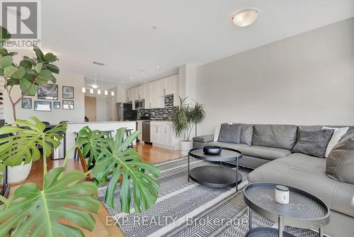 1001 - 1 Victoria Street S, Kitchener, ON - Indoor Photo Showing Living Room