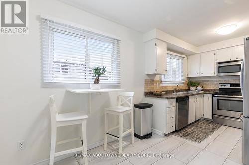 100 - 11 Harrisford Street, Hamilton, ON - Indoor Photo Showing Kitchen