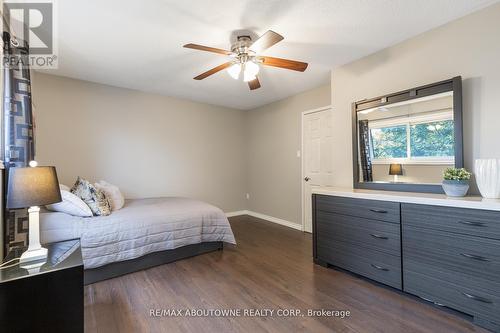 100 - 11 Harrisford Street, Hamilton, ON - Indoor Photo Showing Bedroom