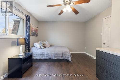 100 - 11 Harrisford Street, Hamilton, ON - Indoor Photo Showing Bedroom