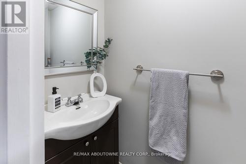 100 - 11 Harrisford Street, Hamilton, ON - Indoor Photo Showing Bathroom