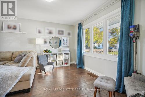 25 Rockwood Avenue, St. Catharines, ON - Indoor Photo Showing Living Room