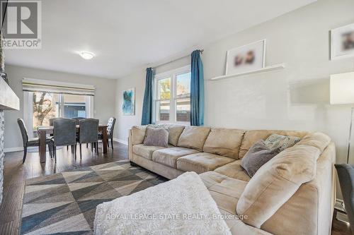 25 Rockwood Avenue, St. Catharines, ON - Indoor Photo Showing Living Room