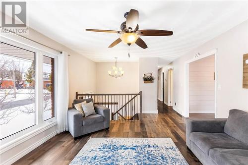 4450 Park Avenue, Hanmer, ON - Indoor Photo Showing Living Room