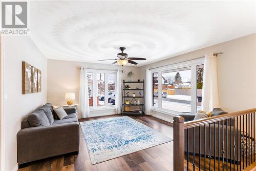 4450 Park Avenue, Hanmer, ON - Indoor Photo Showing Living Room