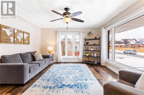 4450 Park Avenue, Hanmer, ON - Indoor Photo Showing Living Room