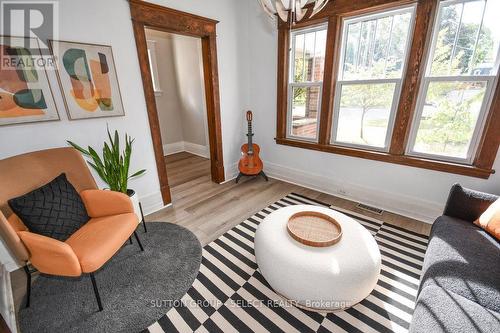 564 Princess Avenue, London, ON - Indoor Photo Showing Living Room