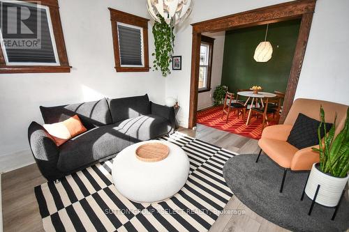 564 Princess Avenue, London, ON - Indoor Photo Showing Living Room