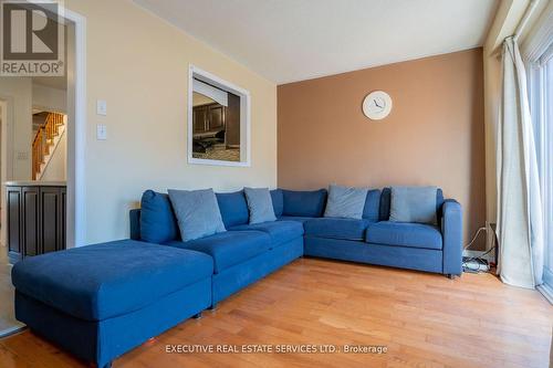 Upper - 3873 Densbury Drive, Mississauga, ON - Indoor Photo Showing Living Room