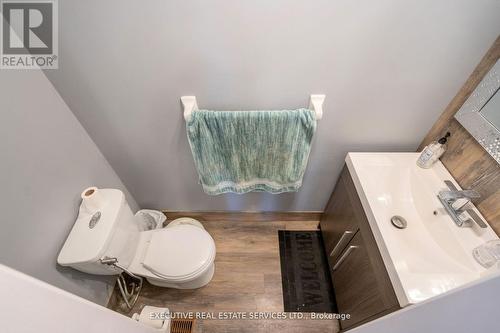 Upper - 3873 Densbury Drive, Mississauga, ON - Indoor Photo Showing Bathroom