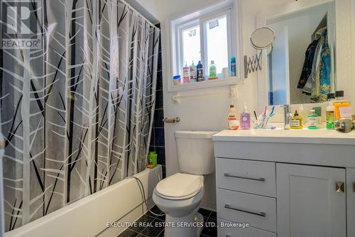 Upper - 3873 Densbury Drive, Mississauga, ON - Indoor Photo Showing Bathroom