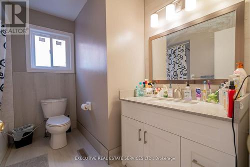 Upper - 3873 Densbury Drive, Mississauga, ON - Indoor Photo Showing Bathroom