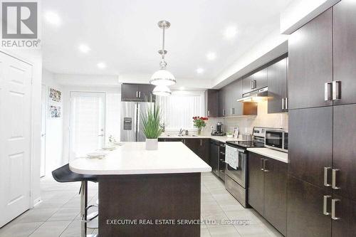 125 - 1 Beckenrose Court, Brampton, ON - Indoor Photo Showing Kitchen With Upgraded Kitchen