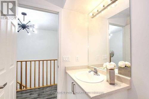 125 - 1 Beckenrose Court, Brampton, ON - Indoor Photo Showing Bathroom