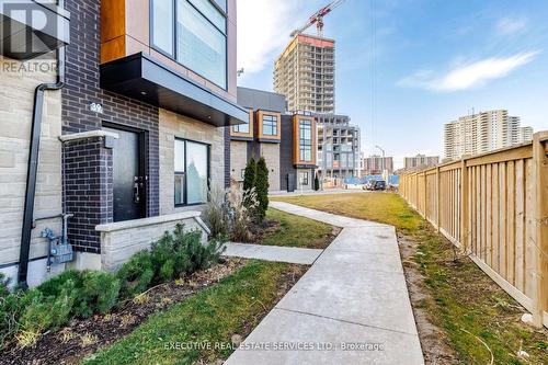 39 - 200 Malta Avenue, Brampton, ON - Outdoor