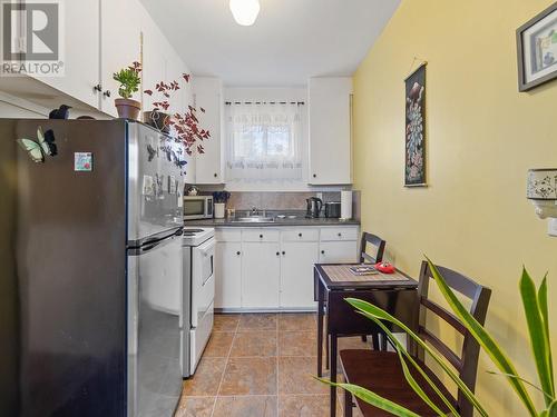 13 Fourth Street, Mount Pearl, NL - Indoor Photo Showing Kitchen