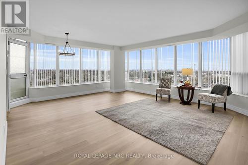 1004 - 81 Scott Street, St. Catharines (443 - Lakeport), ON - Indoor Photo Showing Living Room