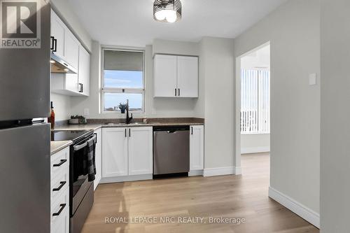 1004 - 81 Scott Street, St. Catharines (443 - Lakeport), ON - Indoor Photo Showing Kitchen