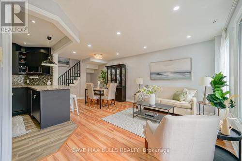 62 - 151 Townsgate Drive, Vaughan, ON - Indoor Photo Showing Living Room