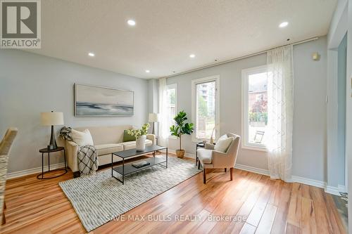 62 - 151 Townsgate Drive, Vaughan, ON - Indoor Photo Showing Living Room