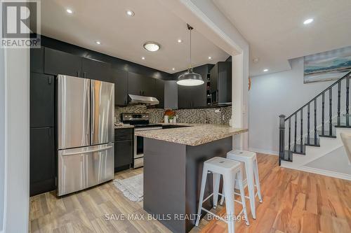 62 - 151 Townsgate Drive, Vaughan, ON - Indoor Photo Showing Kitchen With Upgraded Kitchen