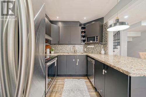 62 - 151 Townsgate Drive, Vaughan, ON - Indoor Photo Showing Kitchen With Upgraded Kitchen