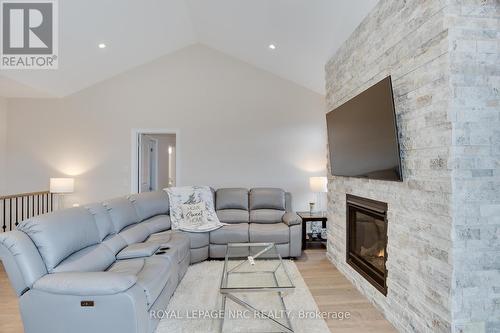 4230 Village Creek Drive, Fort Erie, ON - Indoor Photo Showing Living Room With Fireplace