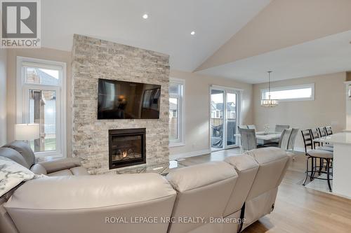 4230 Village Creek Drive, Fort Erie, ON - Indoor Photo Showing Living Room With Fireplace