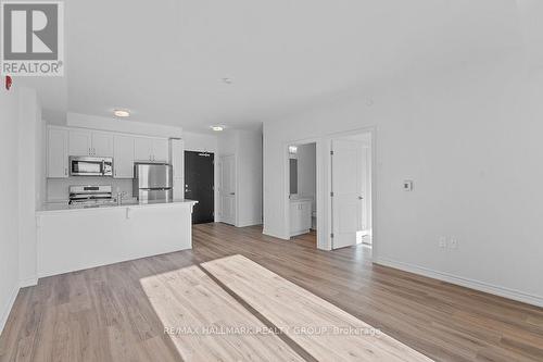 612 - 1350 Hemlock Road S, Ottawa, ON - Indoor Photo Showing Kitchen