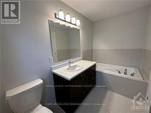 250 Tullaghan Heights, Ottawa, ON - Indoor Photo Showing Bathroom