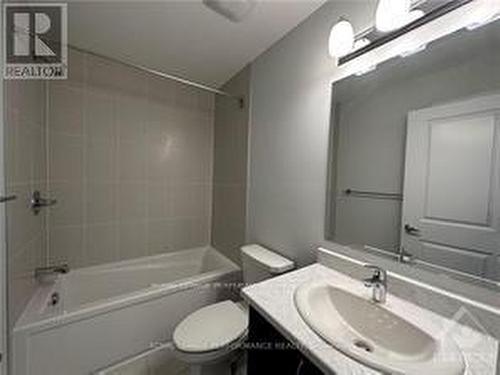 250 Tullaghan Heights, Ottawa, ON - Indoor Photo Showing Bathroom