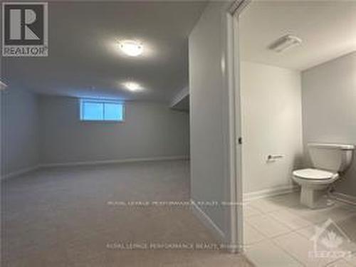 250 Tullaghan Heights, Ottawa, ON - Indoor Photo Showing Bathroom