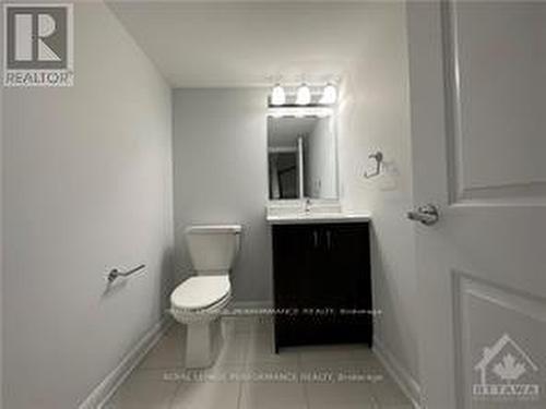 250 Tullaghan Heights, Ottawa, ON - Indoor Photo Showing Bathroom