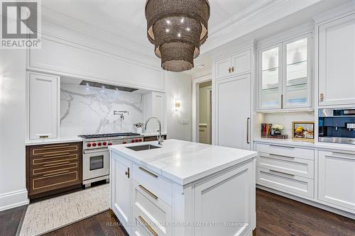 12 Sandy Ridge Court, Whitchurch-Stouffville, ON - Indoor Photo Showing Kitchen With Upgraded Kitchen