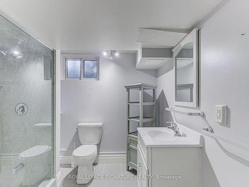 Lower-81 Hopedale Ave, Toronto, ON - Indoor Photo Showing Bathroom