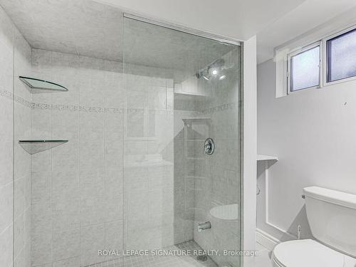 Lower-81 Hopedale Ave, Toronto, ON - Indoor Photo Showing Bathroom