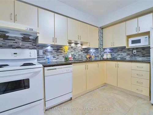 408-8501 Bayview Ave, Richmond Hill, ON - Indoor Photo Showing Kitchen