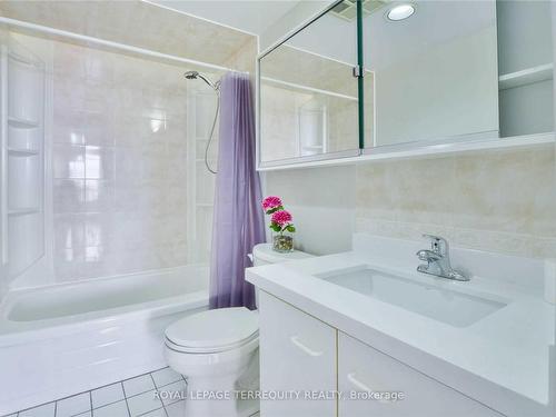 408-8501 Bayview Ave, Richmond Hill, ON - Indoor Photo Showing Bathroom